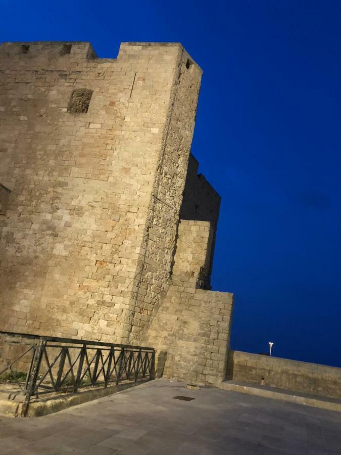 Casa Vacanze Antiche Mura E Poi Монополи Экстерьер фото